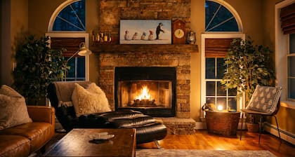 Bear House Catskills: Pool, Pond, Hot Tub, Fire Pit, Game Room, Dog-Friendly