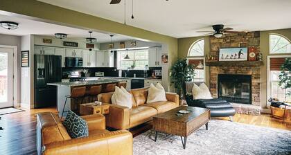 Bear House Catskills: Private Pool, Pond & Hot Tub, Work & Dog-Friendly