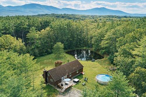 Luxe Catskills Mountain Cabin Private Pool Hot Tub, Fire Pit, Pond, Dog-friendly