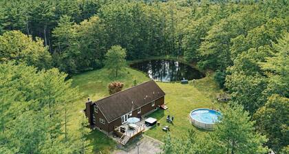 Luxe Catskills Mountain Cabin Private Pool Hot Tub, Fire Pit, Pond, Dog-friendly