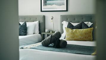 3 slaapkamers, een bureau, een strijkplank/strijkijzer, reisbedje