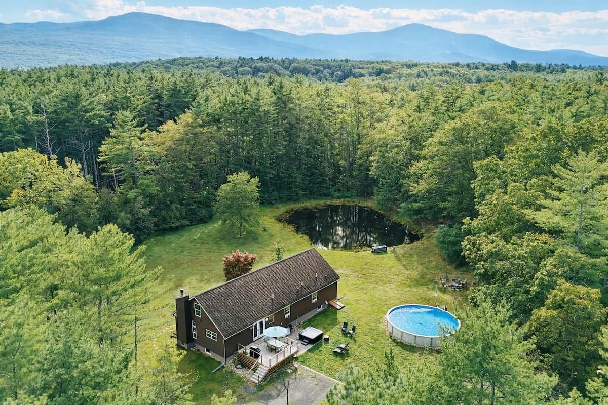 Your Catskills getaway with a private pool, hot tub, and pond in Cairo, NY.