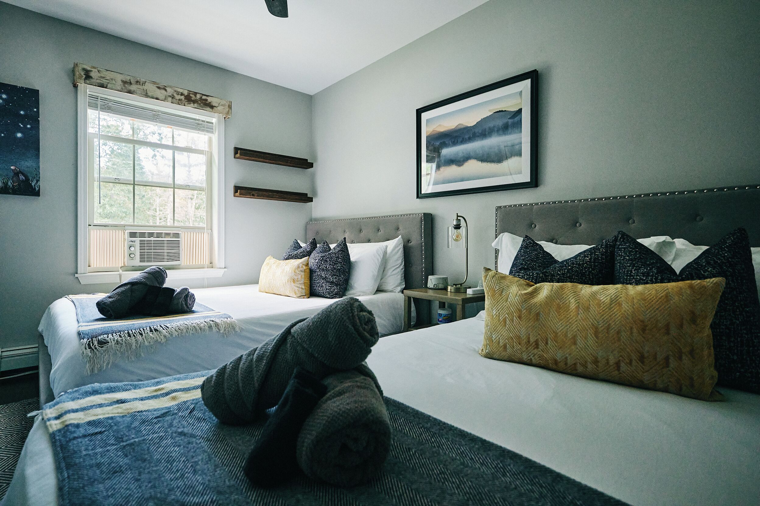 3 slaapkamers, een bureau, een strijkplank/strijkijzer, reisbedje