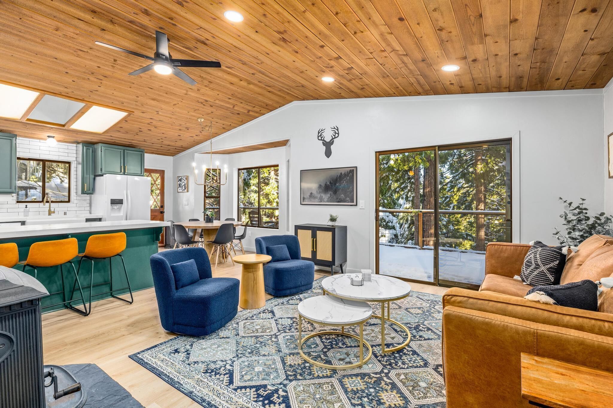 New- Modern Retreat- 4 miles to Pinecrest Lake! EV Charger!