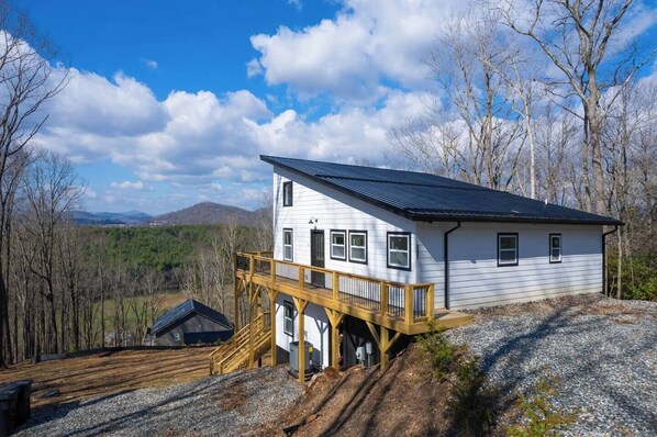 Exterior - New Cabin, 5 Minutes to Boone, Long Range Views! (Boone)