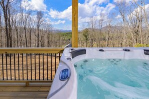 Outdoor spa tub - New Cabin, 5 Minutes to Boone, Long Range Views! (Boone)