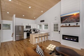 Interior - New Cabin, 5 Minutes to Boone, Long Range Views! (Boone)