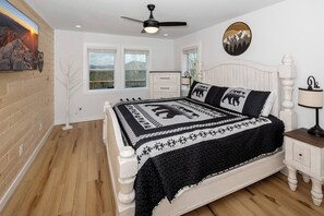 4 bedrooms, iron/ironing board, free WiFi, bed sheets - New Cabin, 5 Minutes to Boone, Long Range Views! (Boone)