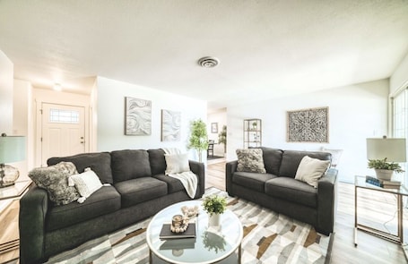 Living area. Convenient Getaway close to it All!