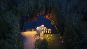 A modern house with a sloped roof, surrounded by dense forest. - Luxury oasis in the woods, less than five minutes from the beach! (Wiarton)