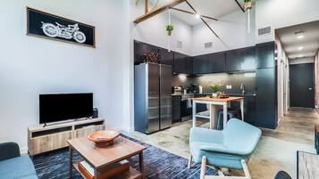 Smart TV, videojuegos, futbolito y libros