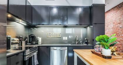 Funky Downtown Flat with Gameroom & Firepit