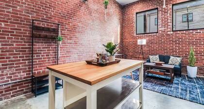 Funky Downtown Flat with Gameroom & Firepit