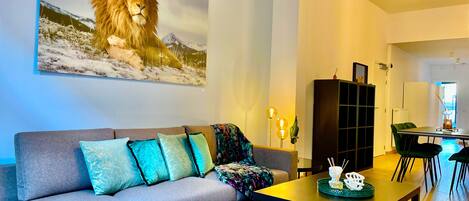 Deluxe Apartment, 2 Bedrooms | Living room