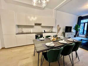 Deluxe-Apartment, 2 Schlafzimmer | Esszimmer