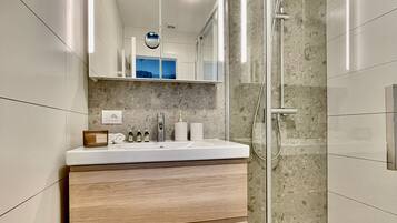 Deluxe Apartment, 2 Bedrooms | Bathroom | Shower, hair dryer, towels, soap