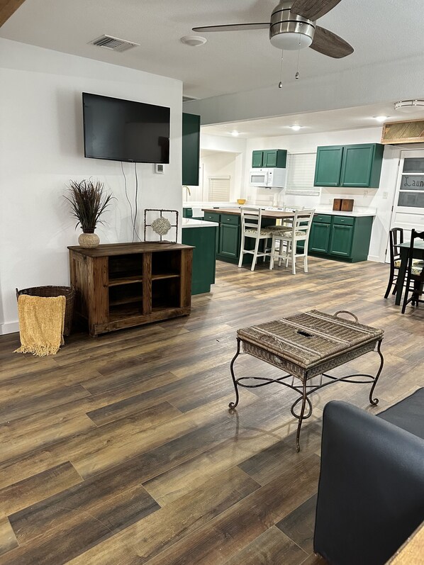 Family Cabin | Living area