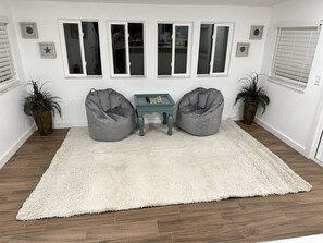 Family Cabin | Living area