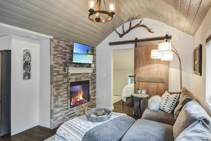 Tiny Cabin Nestled In The Woods - RattleSnake Lake, North Bend