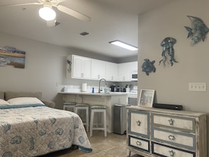 1 habitación, tabla de planchar con plancha, wifi y ropa de cama