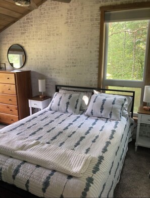 5 bedrooms, desk, free WiFi, bed sheets