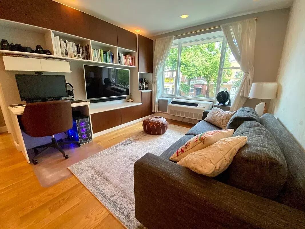 Cozy renovated Astoria apartment right off 30th ave!