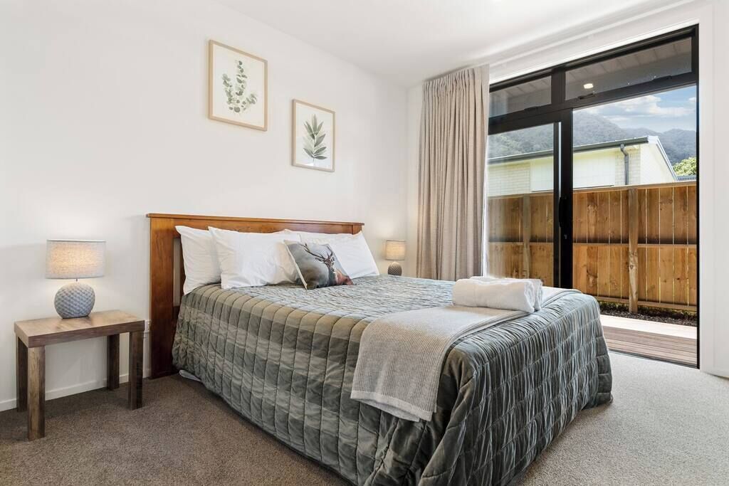 New, Purpose Built, Executive Holiday Home, Centre Of Town. - Te Aroha