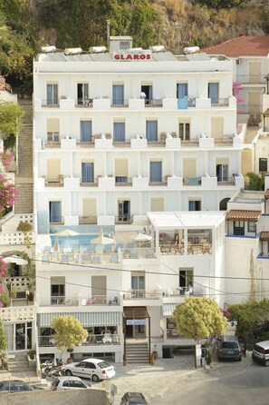 A multi-story hotel with balconies, a swimming pool, and a sign reading 'GLAROS'. - Glaros Hotel (Agios Vasileios)