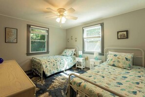 2 chambres, fer et planche à repasser, lit parapluie, Wi-Fi gratuit