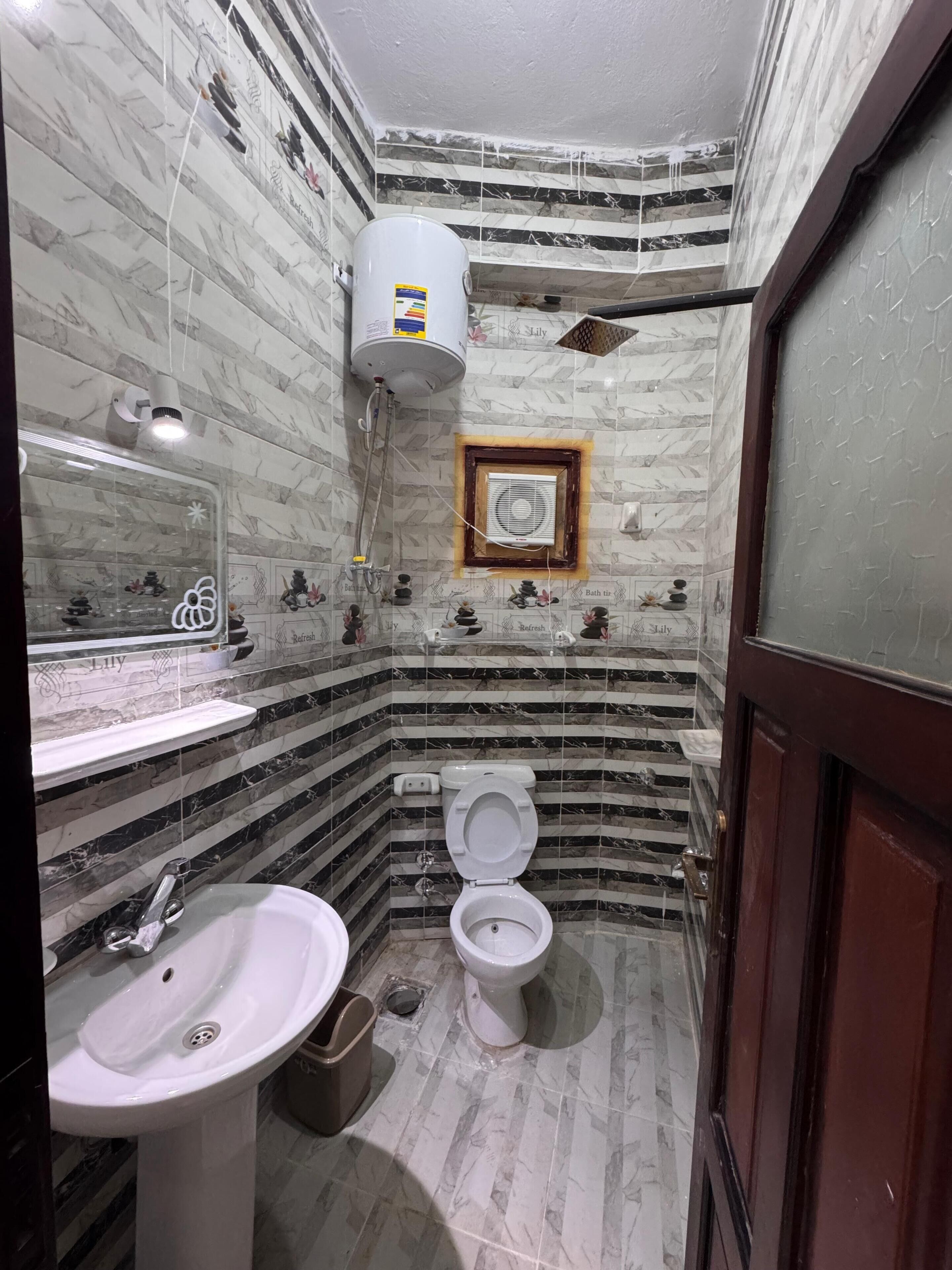 Ducha, cabezal de ducha tipo lluvia, artículos de tocador gratuitos