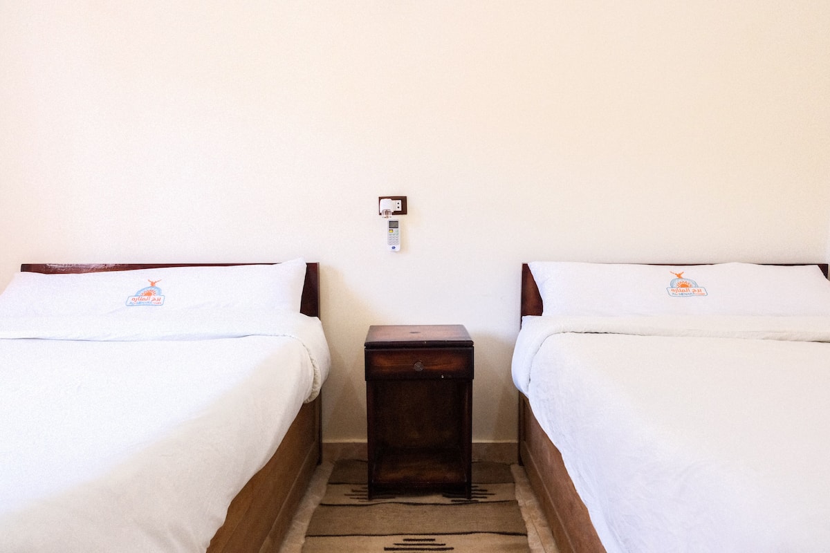 Een strijkplank/strijkijzer, gratis wifi, beddengoed