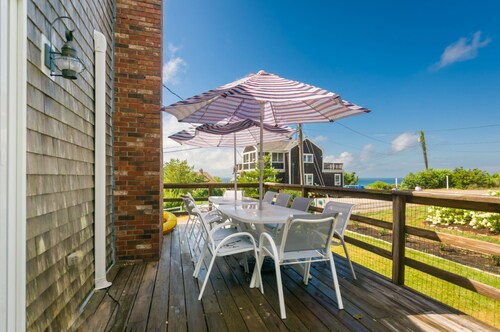 Beach Dreams: Ocean Views & Room for All