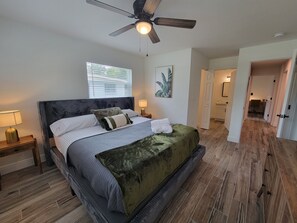 4 bedrooms, desk, iron/ironing board, travel crib