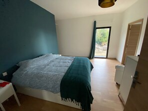 3 Schlafzimmer, Schreibtisch, Bügeleisen/Bügelbrett, kostenloses WLAN