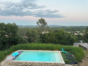 Outdoor pool - Modern single-storey house with exceptional views! (Saint-Ambroix)