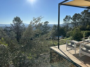 Property grounds - Modern single-storey house with exceptional views! (Saint-Ambroix)