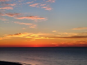 Beach nearby, sun loungers, beach towels - Welcome to our Beach Dream View, The Sunrise and Sunset are breath taking (Gulf Shores)
