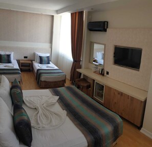 Desk, free WiFi, bed sheets - Grand Boss Suit Hotel (Mersin)