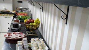 Tägliches inbegriffenes Frühstücksbuffet
