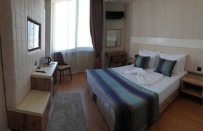 Desk, free WiFi, bed sheets - Grand Boss Suit Hotel (Mersin)