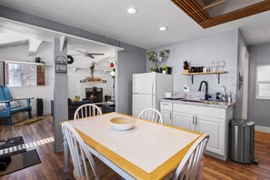 Fridge, microwave, oven, stovetop - Little Loaf Lodge - Fireplace, Fenced Yard, Pet Friendly, Barbecue (Sugarloaf)