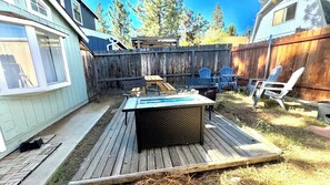 Terrace/patio - Little Loaf Lodge - Fireplace, Fenced Yard, Pet Friendly, Barbecue (Sugarloaf)