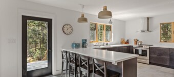 Boothbay area -- Newly renovated, near ocean, short drive to Botanical Gardens