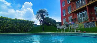 Beautiful apartment with pool and mountain view