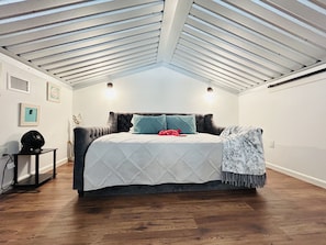 3 bedrooms, free WiFi, bed sheets - Frick'n Ranch Welcomes Hunters (sheridan)