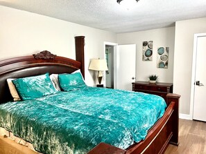 3 bedrooms, WiFi, bed sheets - Vacation Home, 5-Miles from Hanes Mall (Winston-Salem)