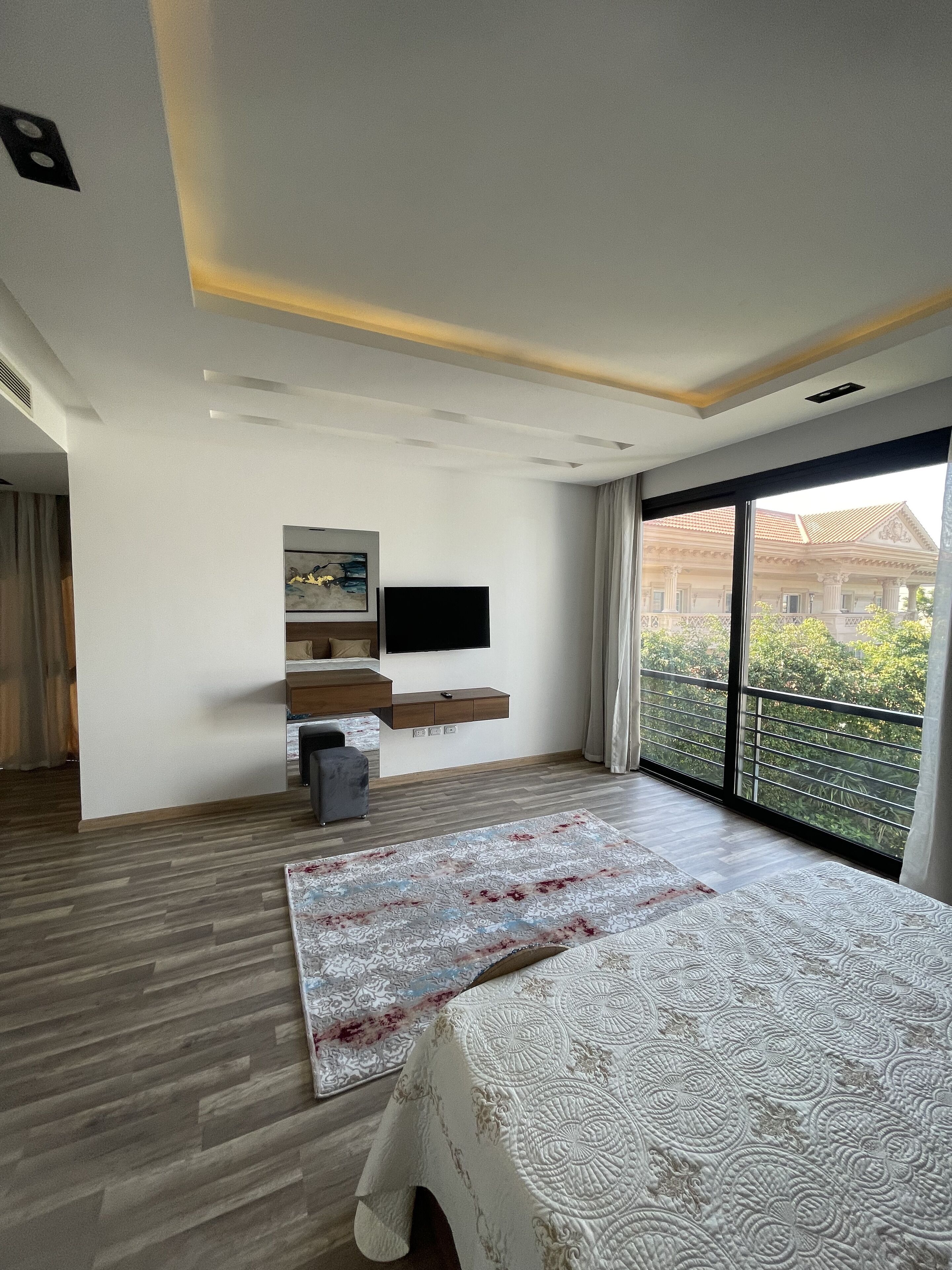 6 bedrooms, desk, laptop workspace, WiFi