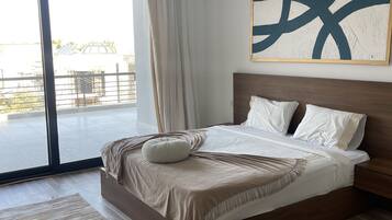 6 bedrooms, desk, laptop workspace, WiFi