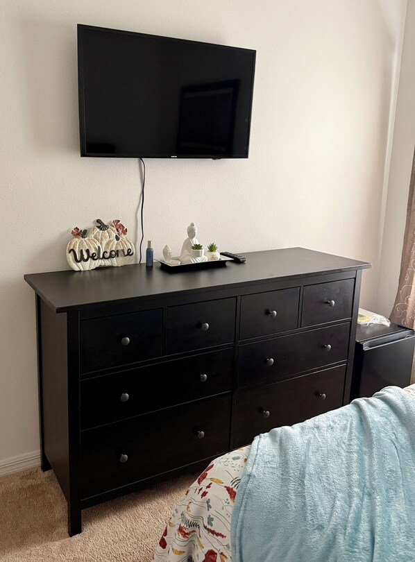 2 bedrooms, desk, free WiFi, bed sheets