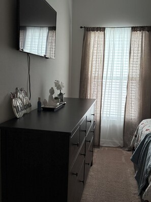 2 bedrooms, desk, free WiFi, bed sheets